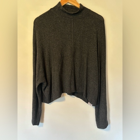 Velvet by Graham & Spencer- Karter Top- Grey Size S - Picture 3 of 7